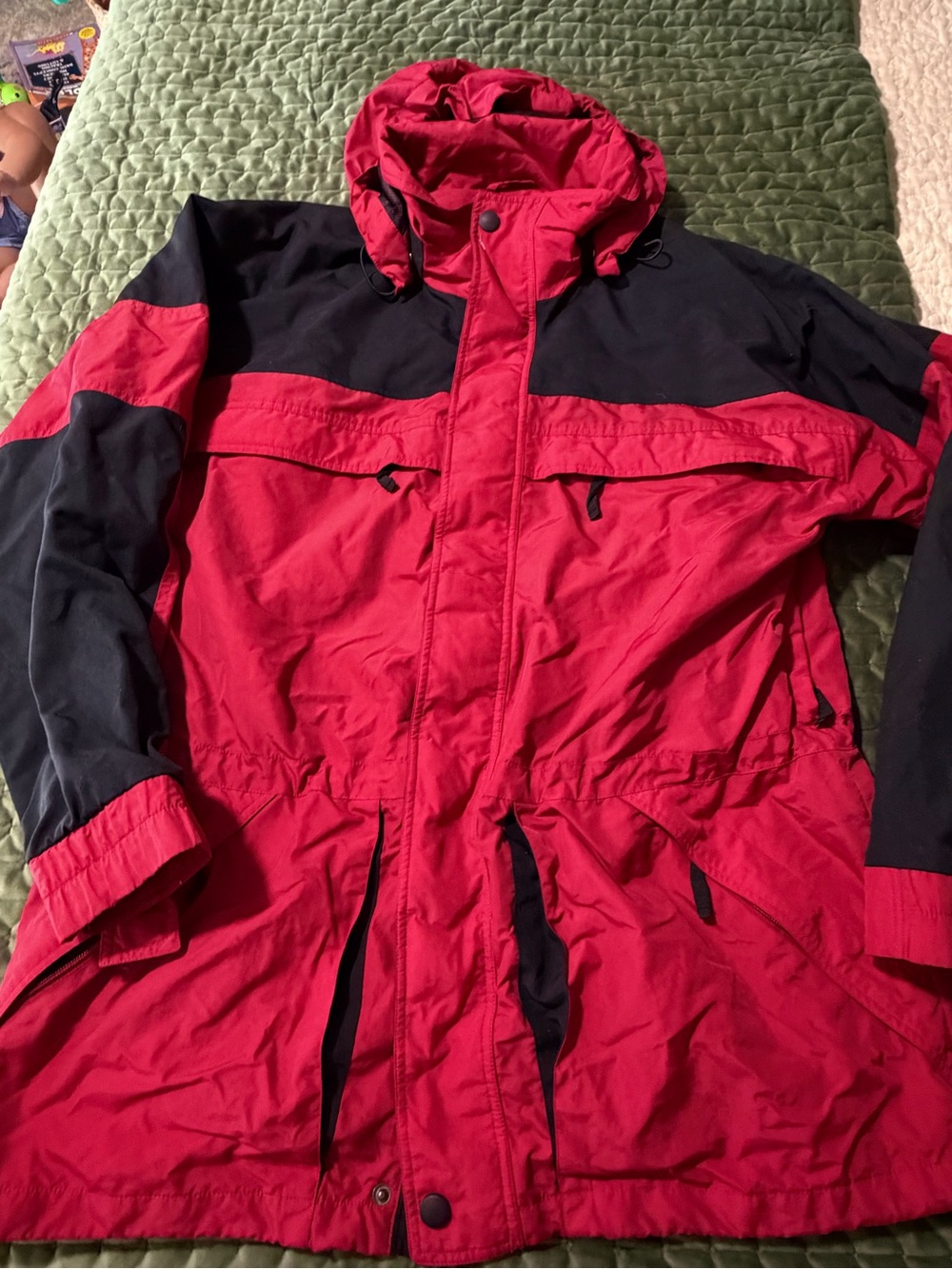 Roundtree & Yorke Outdoors hooded rain jacket red black size large